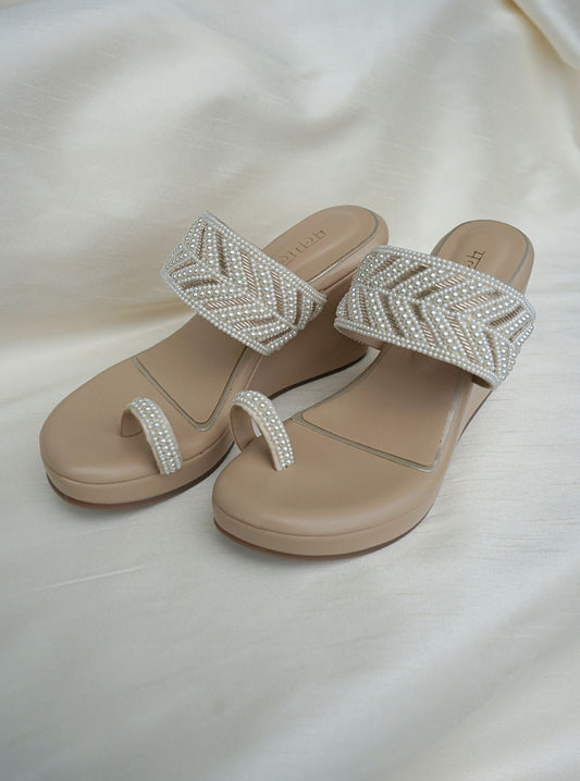 Kaira Gold Vegan Kohla Wedges