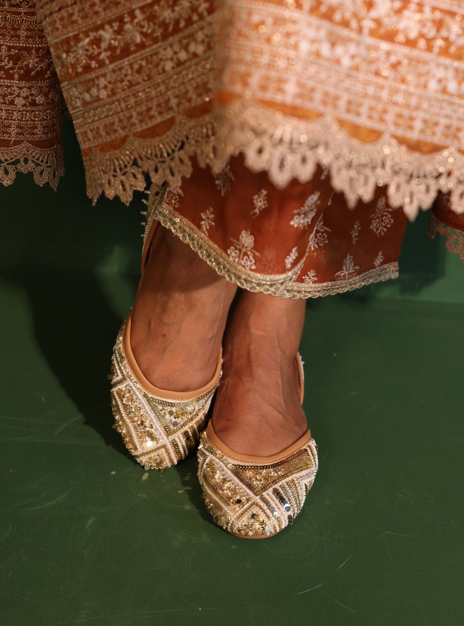 Zeenat Gold Vegan Jutti