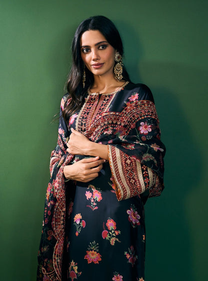 Ovia Cupro Satin Printed Black Kurta & Pant Set