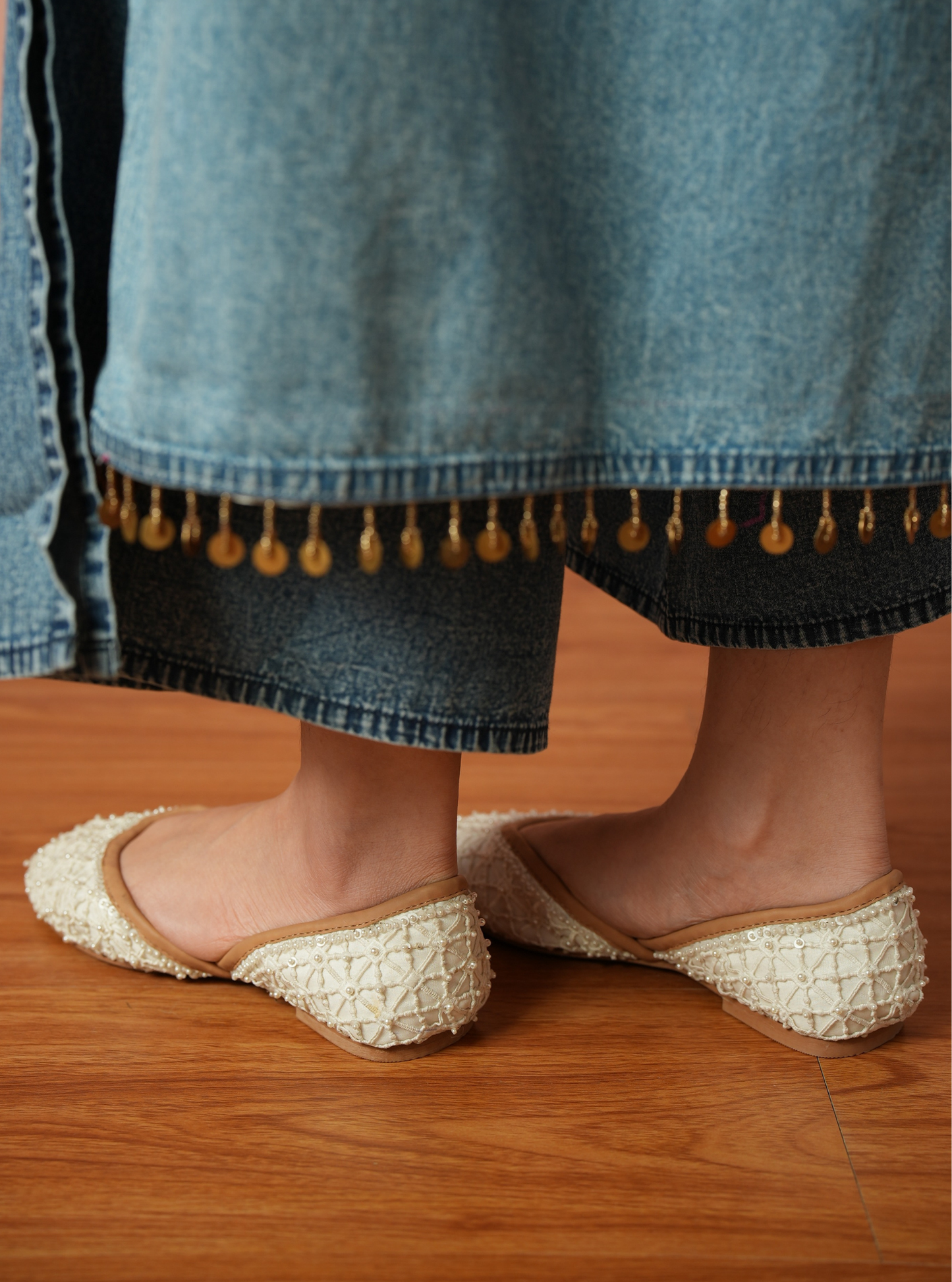 Nutan White Vegan Jutti