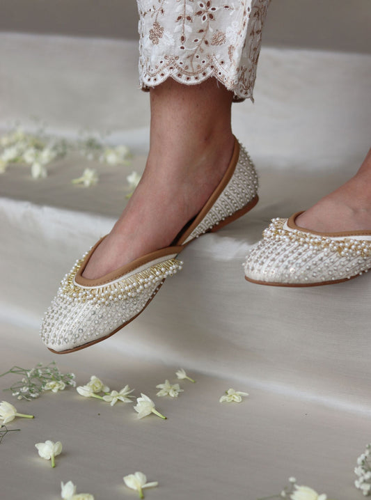 Aira Off White Vegan Jutti