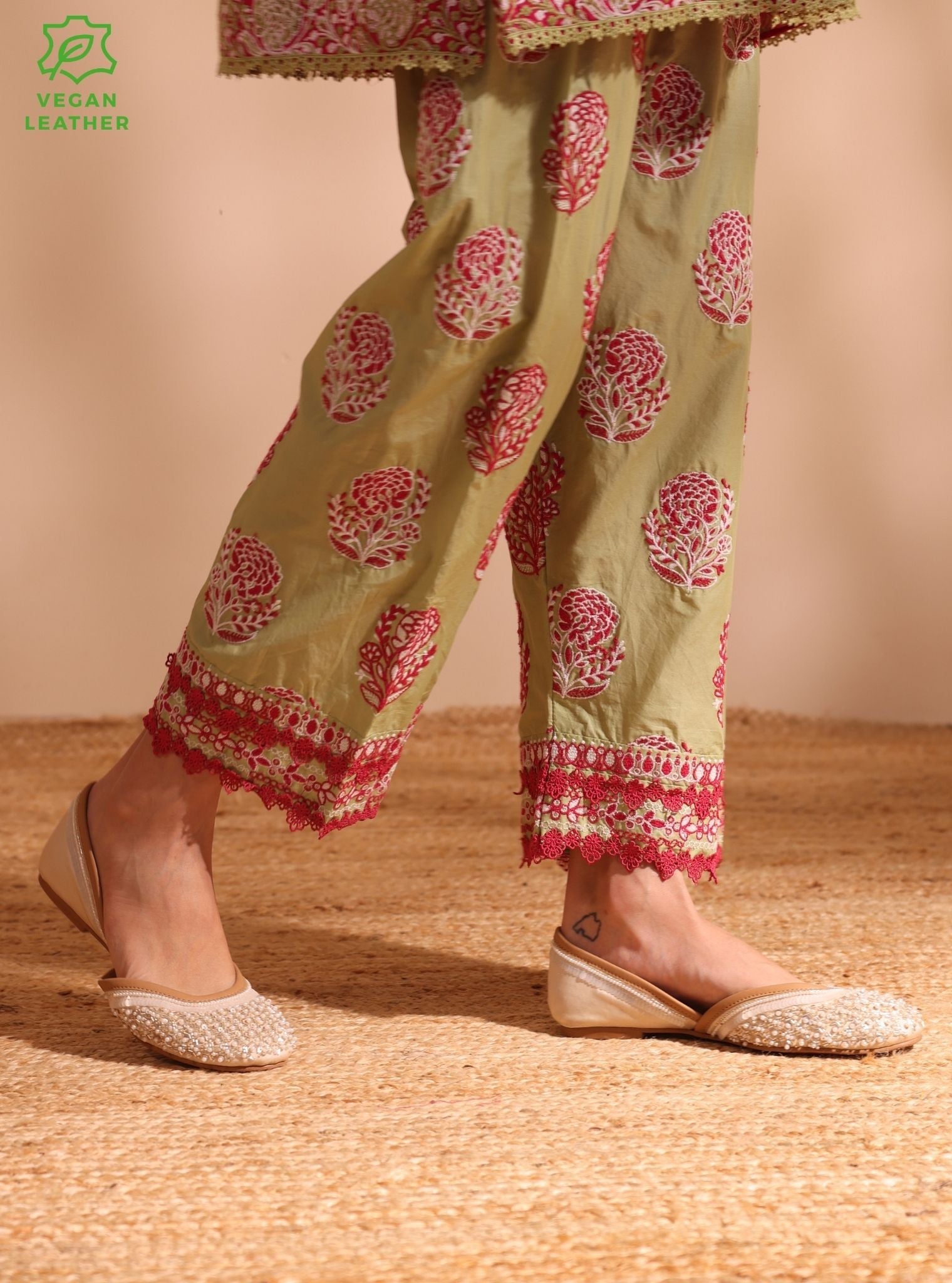 Nida Gold Vegan Jutti