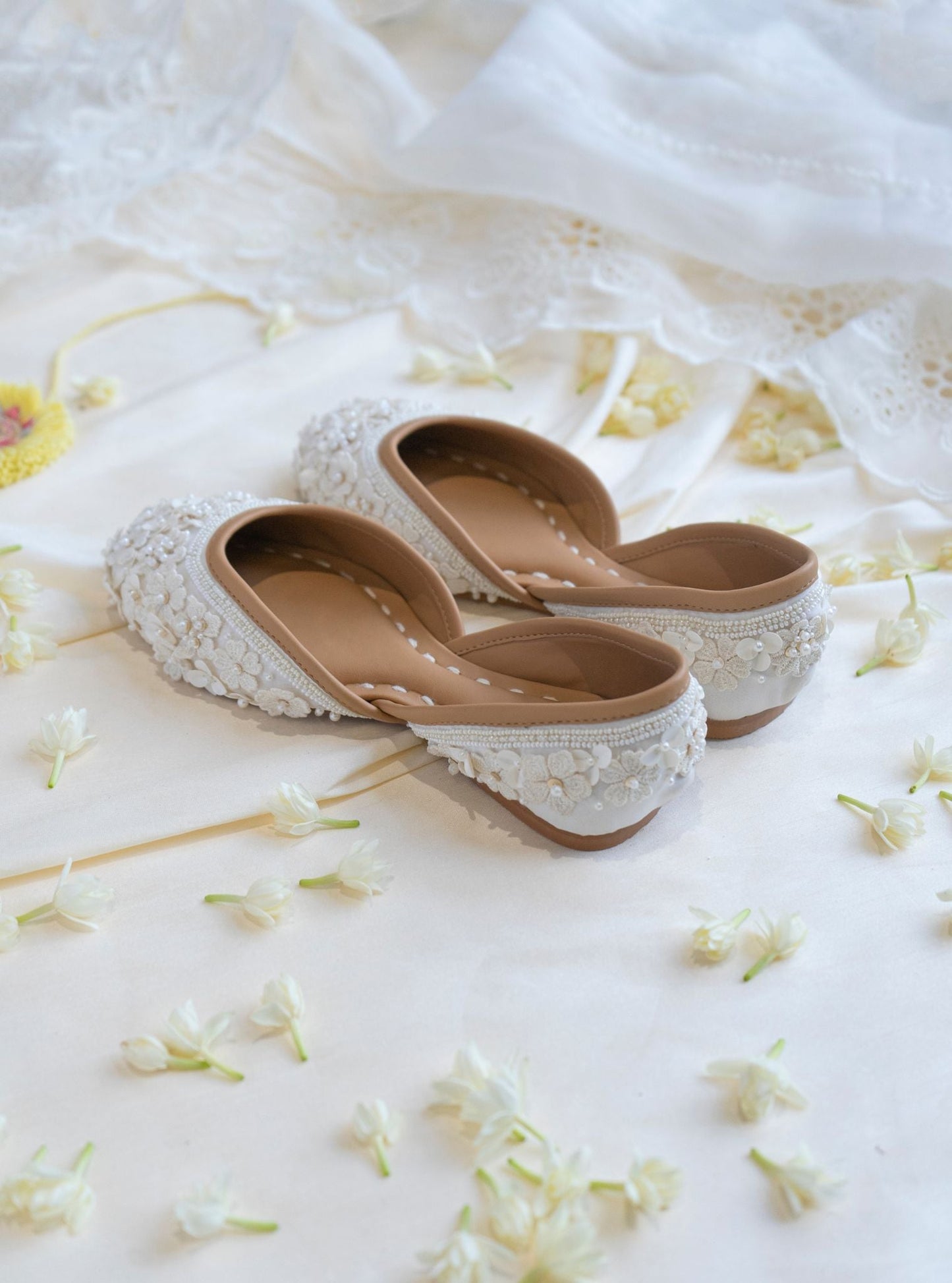 Gulnar Off White Vegan Jutti