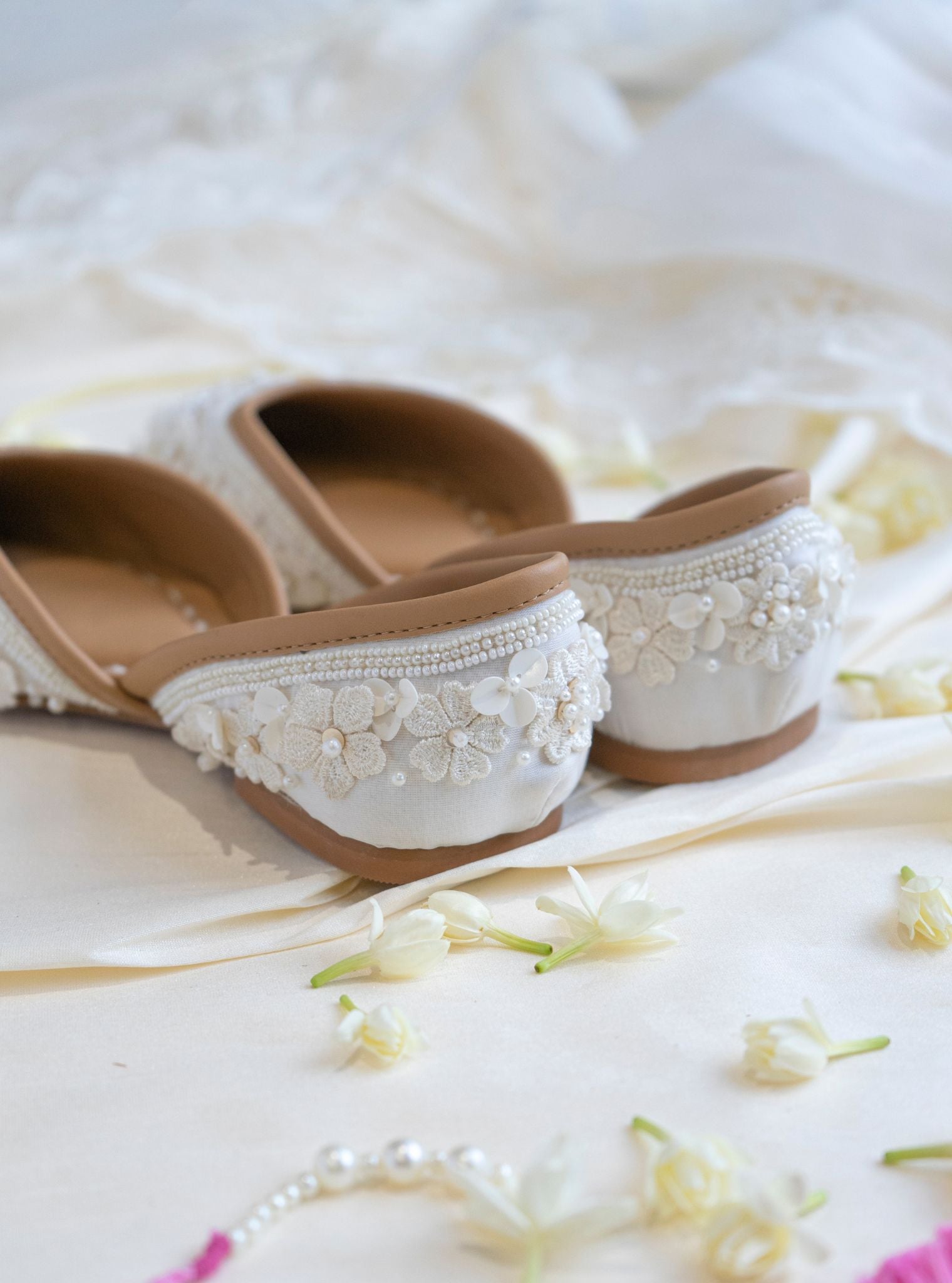 Gulnar Off White Vegan Jutti