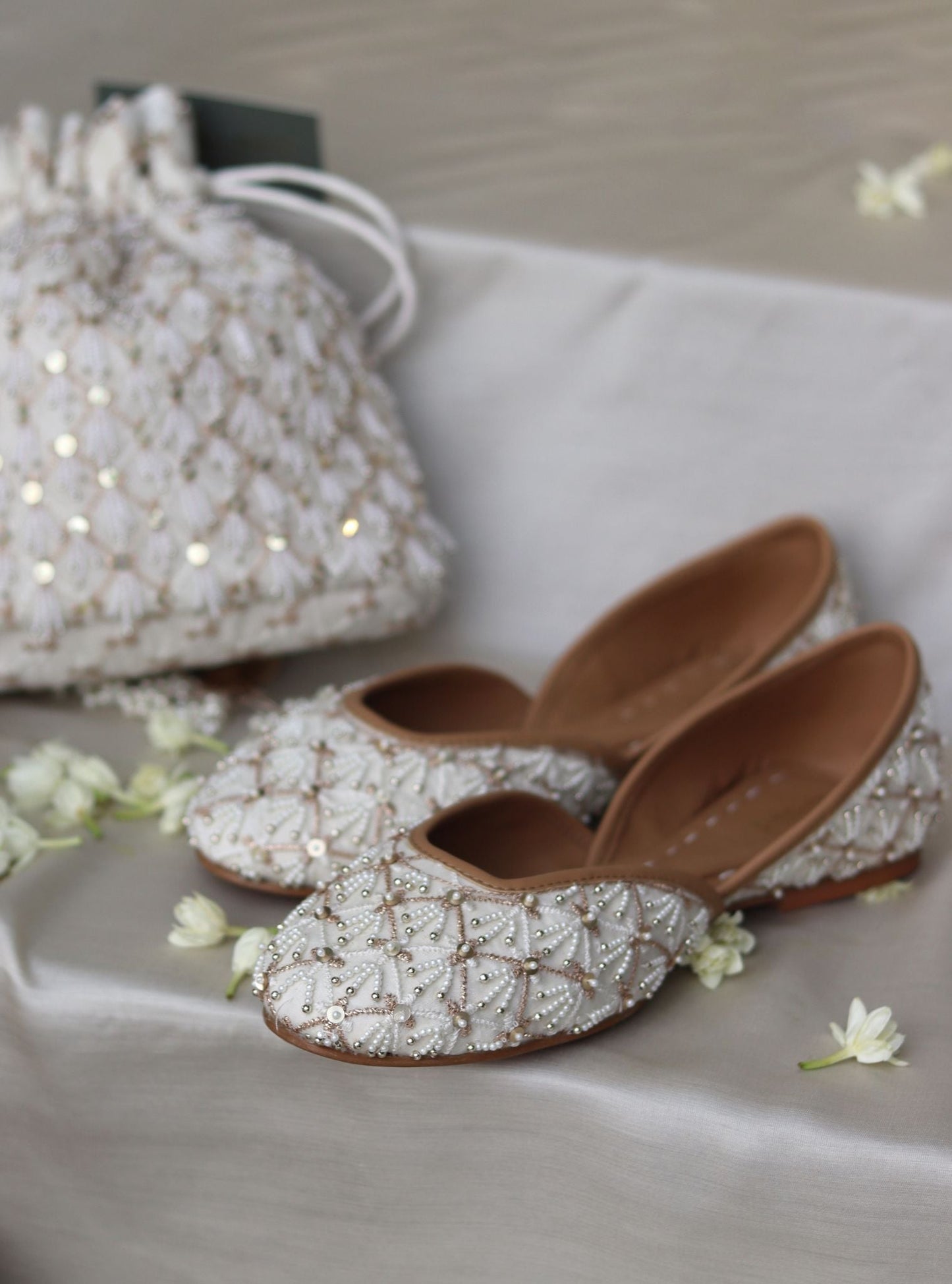 Aisha White Vegan Jutti