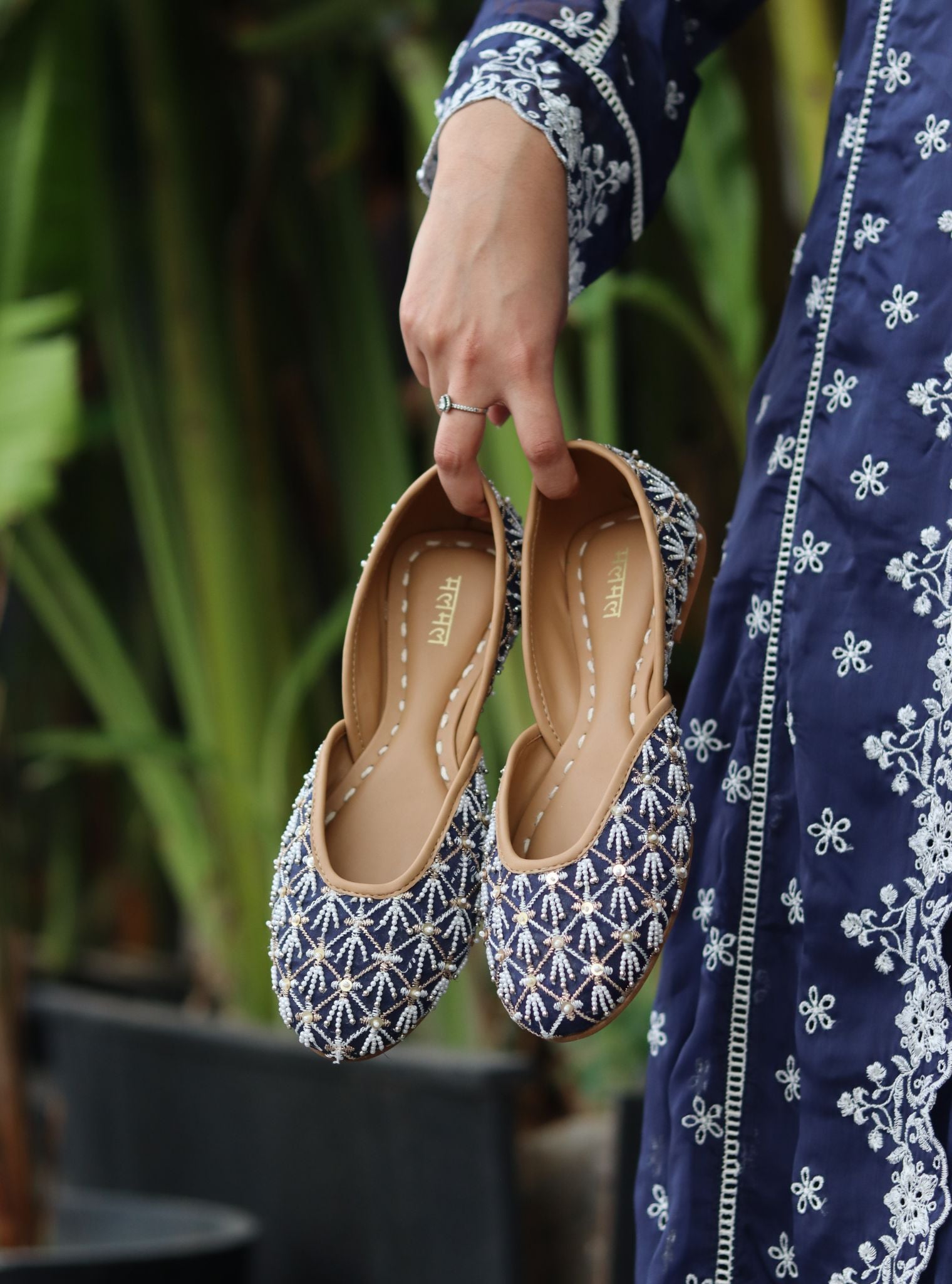 Aisha Navy Vegan Jutti