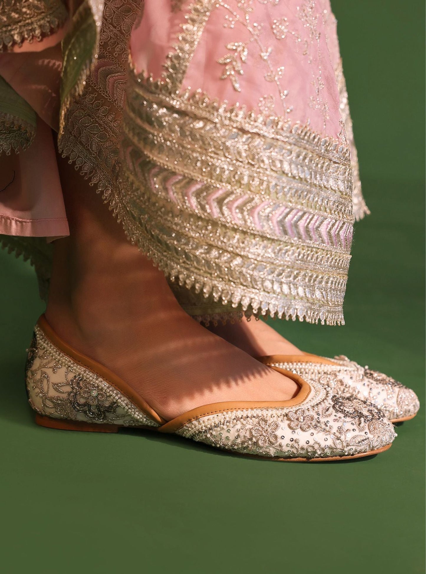 Swarna Silver Vegan Jutti