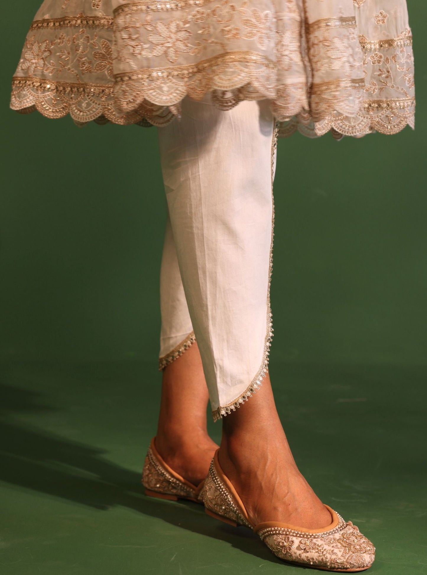 Swarna Gold Vegan Jutti