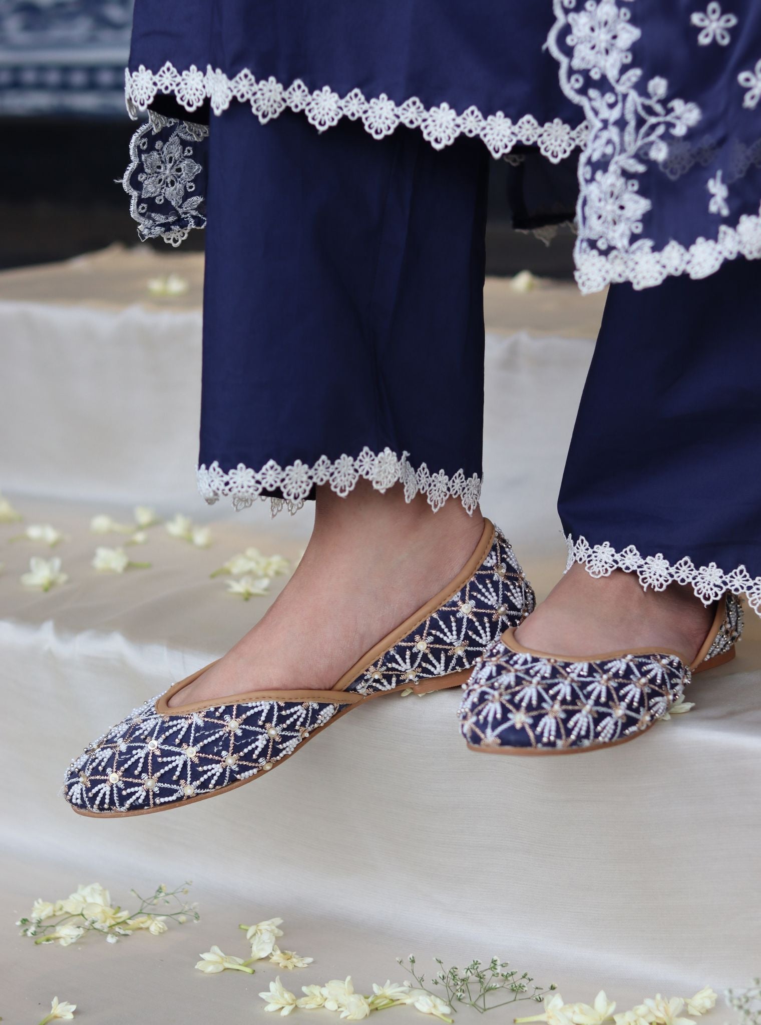 Aisha Navy Vegan Jutti