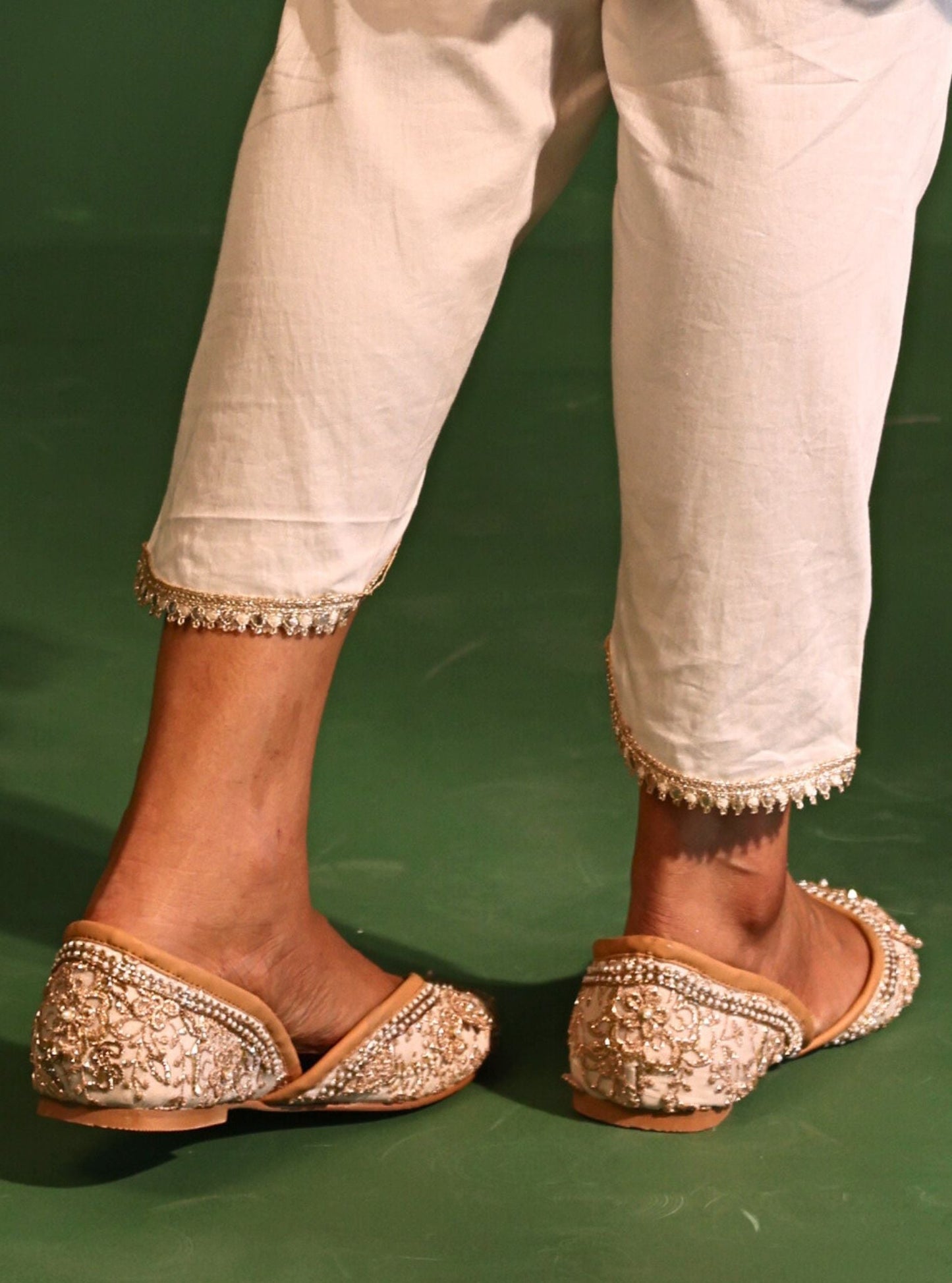 Swarna Gold Vegan Jutti