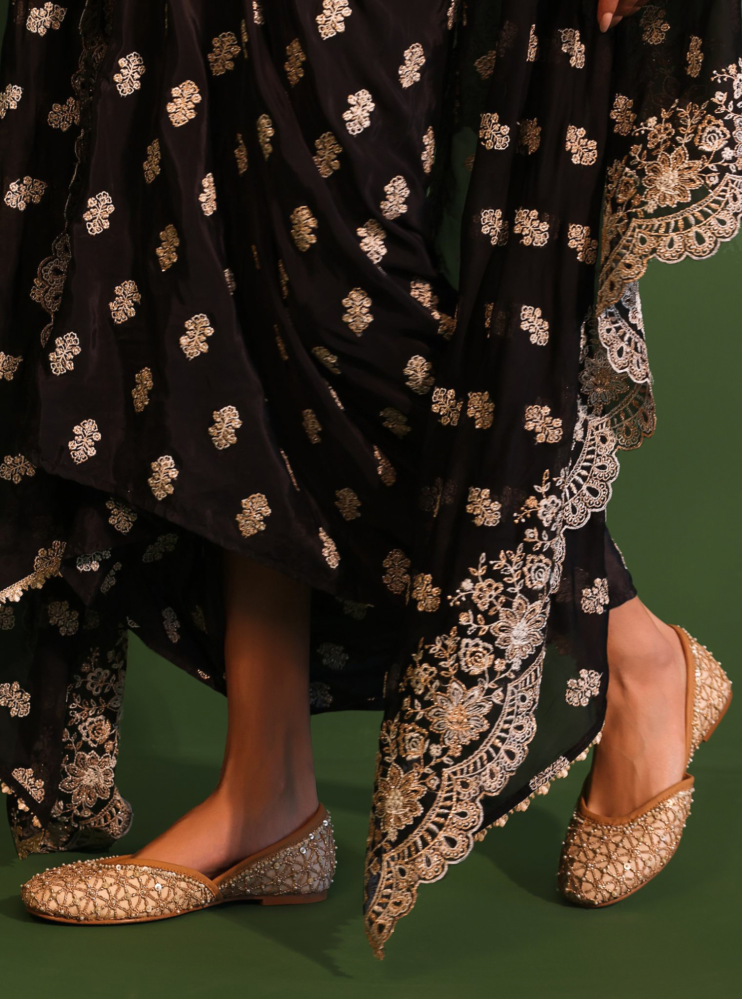 Nutan Gold Vegan Jutti